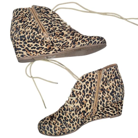 DV8 Dolce Vita Brady Wedge Leopard Microsuede Ankle Booties Zip & Lace 6 - Picture 7 of 14